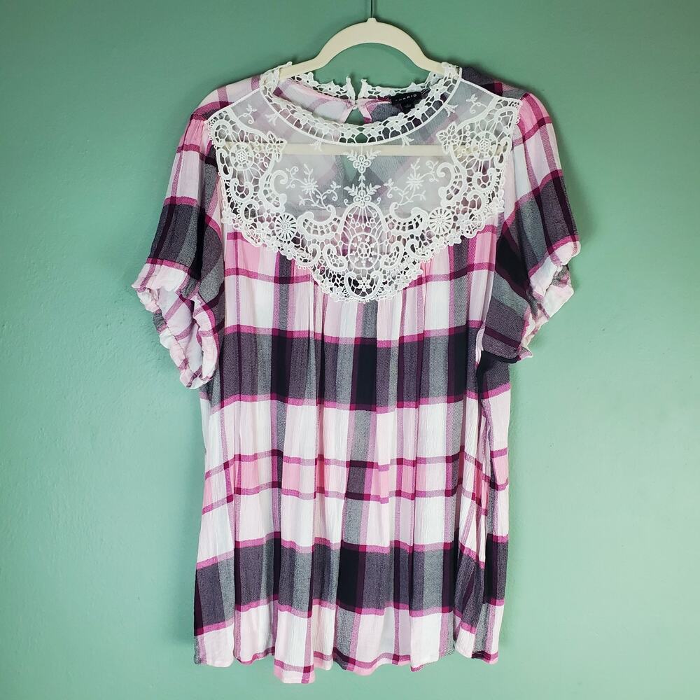 Torrid Women's Purple Plaid Crinkle Gauze Crochet Detail Short Sleeve Top Size 2
